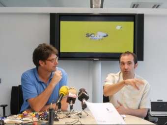 Gijsbert Huijink i Marc Roselló, d'esquerra a dreta- durant la presentació dels nous projectes. U.COMAS
