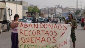 Els ecologistes dels Serrans manifesten la seua protesta davant la Unitat de Comandament Avançat establerta a Villar. ESCORCOLL
