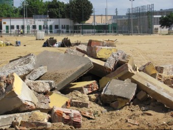 Fa pocs dies han començat els treballs per posar gespa al camp de futbol de Sarrià D.V