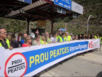 Un moment del quart #novullpagar popular, durant la protesta davant el peatge del Túnel del Cadí R.NOVOA / SI