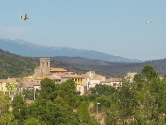 Vista de Darnius, constantment sobrevolada per avions dels bombers. R. E