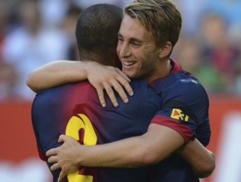 Dani Alves celebra amb Deulofeu un dels gols del partit contra l'Hamburg EFE