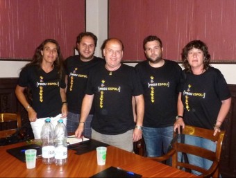 Els membres d'ERC del consistori de Ripoll -a la foto- van participar en el ple de dimarts vestint unes samarretes al·lusives a “l'espoli” a Catalunya. R. E