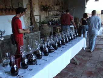 Els cellers presenten els seus vins als professionals. EVA NAVARRETE