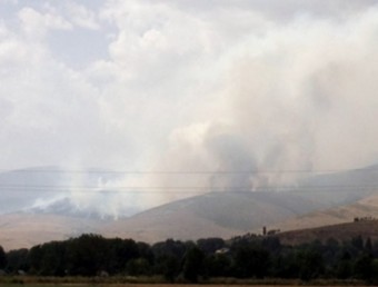 Columna de fum de l'incendi entre Ger i Meranges, a la Cerdanya ACN
