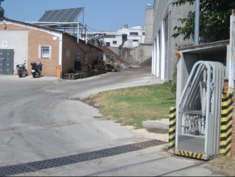 Una imatge de l'estiu passat de l'entrada a la fàbrica Burés Industrial SA, al municipi de Vilablareix J. FERRER