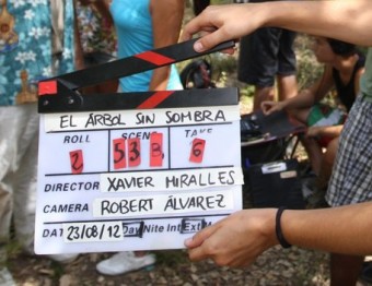 L'equip de rodatge d'‘El árbol sin sombra', ahir filmant una escena que té lloc al bosc a tocar el pantà de Can Llop de Caldes de Malavella LLUÍS SERRAT