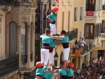 L'especta-cular estructura del 3 de 9 amb l'agulla que van descarregar els Castellers de Vilafranca a l'Arboç és el primer que es veu aquesta temporada i el quart castell de gamma extra, que se suma al 9 de 8, al 2 de 9 i al pilar de 8. ELISABETH. MAGRE