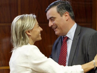 Miguel Cardenal, amb l'atleta i senadora del PP Marta Domínguez, en la compareixença d'ahir al Senat EFE