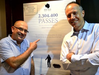Riedweg i Bosch (esquerra i dreta), amb el cartell de la pel·lícula sobre l'expedició al Pol Sud EL 9