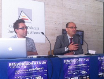 El rector de la Universitat d'Alacant, Manuel Palomar, presenta la programació de la tardor. B. VIDAL