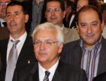 Ferran Mascarell va presidir la firma del conveni juntament amb representants dels municipis i entitats EL PUNT AVUI