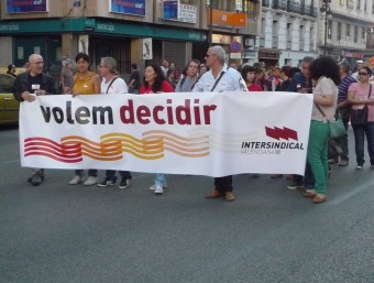 Pancarta de la Intersindical Valenciana en una recent manifestació. EL PUNT AVUI