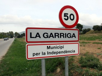 Un dels cartells instal·lats als accessos de la Garriga. ACN
