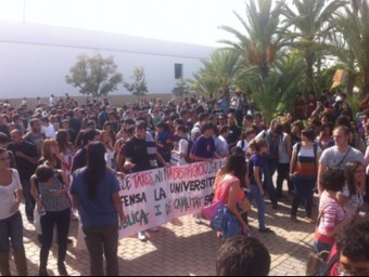 Els universitaris protesten contra l'apujada de taxes. DANIEL BETORET