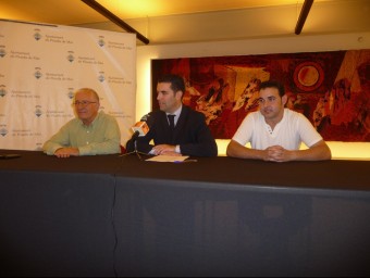 D'esquerra a dreta, Pere Clarabuch, Xavier Amor i Javier Cobo a la sala de plens de Pineda. T.M