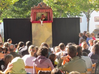 L'espectacle de titelles de la plaça Assumpció del barri de Sant Narcís de Girona.  D.V