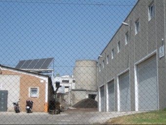 Una imatge del mes de juliol de l'exterior de la fàbrica Burés Profesional SA, a Vilablareix. J.F