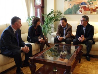 Reunió dels directius de Famosa amb l'alcaldessa d'Ibi. EL PUNT AVUI