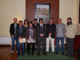 El alcaldes i regidors dels nou municipis que promouran lligues esportives de diversos esports EL PUNT AVUI