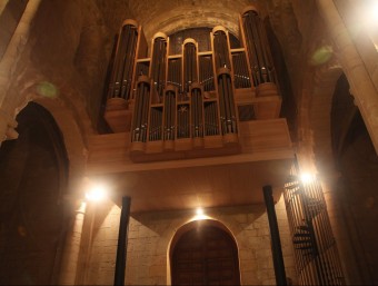 Nou orgue del monestir, dissabte, durant la seva benedicció per part de l'abat de Poblet, Josep Alegre. ELISABETH MAGRE