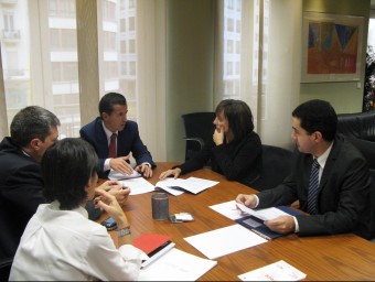 Imatge de la reunió dels alcaldes mantinguda amb l'administració. CEDIDA