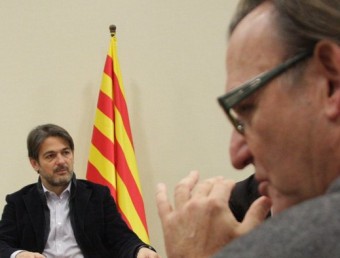 Josep Maria Vila d'Abadal, a la dreta, en la reunió d'ahir amb Oriol Pujol, a l'esquerra ACN