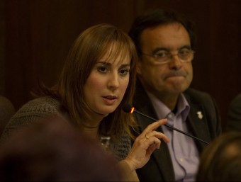 L'alcaldessa de Montcada i Reixac, Maria Elena Pérez, en el transcurs del ple d'ahir. ALBERT SALAMÉ