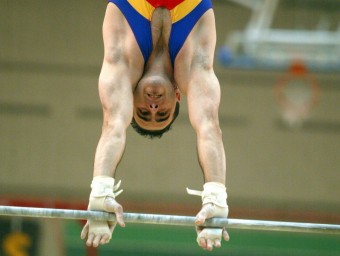 El gimnasta Andreu Vivó, durant un exercici al Memorial Joaquim Blume del 2006 ARXIU