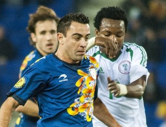 Xavi fa una passada en l'últim partit de la selecció contra Nigèria, el gener passat J. LOSADA