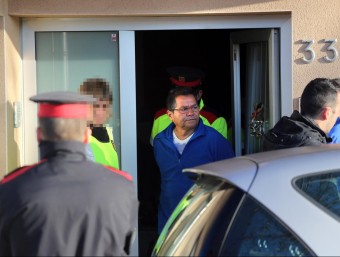 Un dels detinguts després  de l'escorcoll a la casa que utilitzaven a Sarrià de Ter. JOAN CASTRO / ICONNA