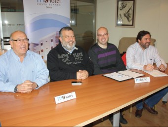 Vicent Crespo, Rafa Carrión, Josep Crespo i Pere Escortell en conferència de premsa. EL PUNT AVUI