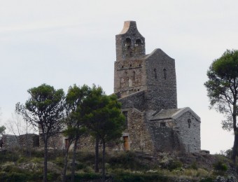 L'arribada dels pelegrins serà al poblat de Santa Creu, davant l'església de Santa Helena de Rodes. EL PUNT AVUI