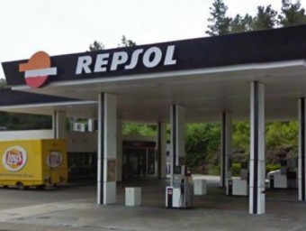 La benzinera de Celrà on la dona va emplenar del dipòsit però va fugir sense pagar GOOGLE