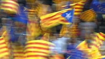“La majoria de ciutadans catalans d'origen foraster, som els més interessats EN LA NOVA NACIÓ POPULAR CATALANA, LA QUE CONSTRUÏM DIÀRIAMENT ENTRE TOTS EL CIUTADANS QUE AVUI VIVIM AQUÍ” FOTO: LLUÍS GENÉ (AFP)