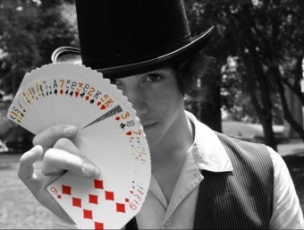 Mostra de màgia amb cartes de la baralla de Poker. EL PUNT AVUI