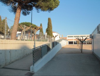 Les instal·lacions de l'escola pública Pedralta, a Santa Cristina d'Aro, on les distàncies entre les aules i el menjador, segons les monitores, recomanen que hi hagi més personal E.A