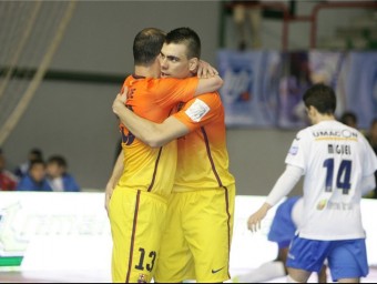 Wilde s'abraça a Sergio Lozano , el gran protagonista del partit. Tots dos van marcar dos gols LNFS