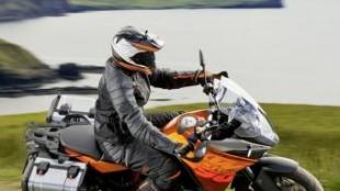 La nova KTM Adventure ha reforçat la seva condició de moto esportiva i de turisme. KTM / R. SCHEDL