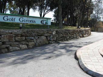 L'entrada del Club de Golf Girona on ahir hi va haver un assalt violent ACN