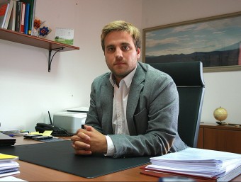 L'alcalde Jordi Camps al despatx, en una imatge d'arxiu. MANEL LLADÓ