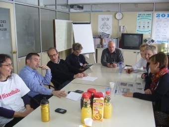 L'alcalde de Flix i alguns dels regidors ahir al migdia a l'ajuntament, on només van prendre aigua i sucs. L.M
