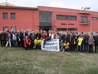Alcaldes i presidents dels consells comarcals van signar ahir el Compromís d'Orís al municipi osonenc ACN