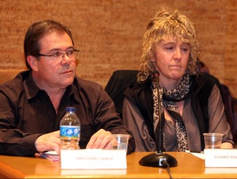 Isabel Bosch, a la dreta, amb l'exregidor de CiU Jordi Gómez. JOAN SABATER