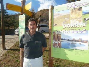 Joan Bernadas, al nucli de Fornells de la Muntanya on viu i té el negoci familiar. J.C