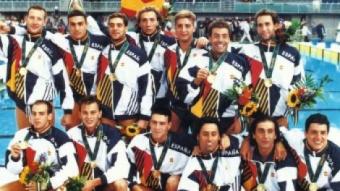 L'equip espanyol amb l'or olímpic d'Atlanta penjat al coll