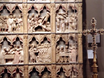 Veracreu de la Catedral de Tarragona i al fons, retaule de la Passió de Sant Joan de les Abadesses LAURA BUSQUETS/ACN