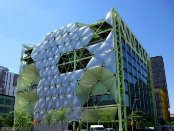 L'edifici Media-TIC, al districte 22@ de Barcelona, acollirà la futura zona franca d'emprenedors.  ARXIU