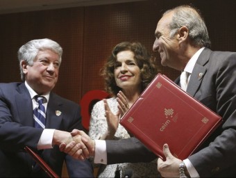 Arturo Fernández, Ana Botella i Joaquim Gay de Montellà, en l'acte d'ahir a Madrid EFE