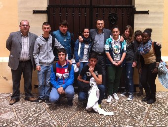 Participants de l'IES de la Pobla Llarga, amb Xavier Cunyat i Pasqual Casañ. CEDIDA